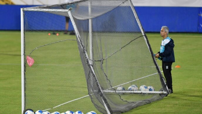 Rueda reduz a euforia de Honduras antes do duelo decisivo nas eliminatórias
 - Printis