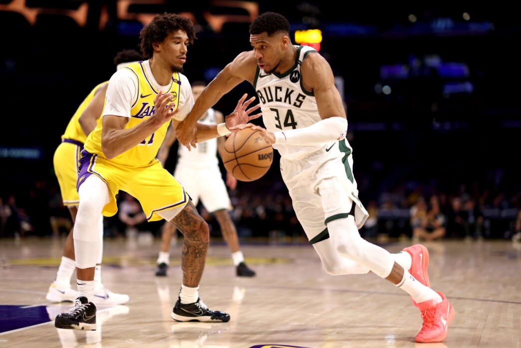 3 coisas para assistir no Bucks-Lakers na NBA TV
 - Printis