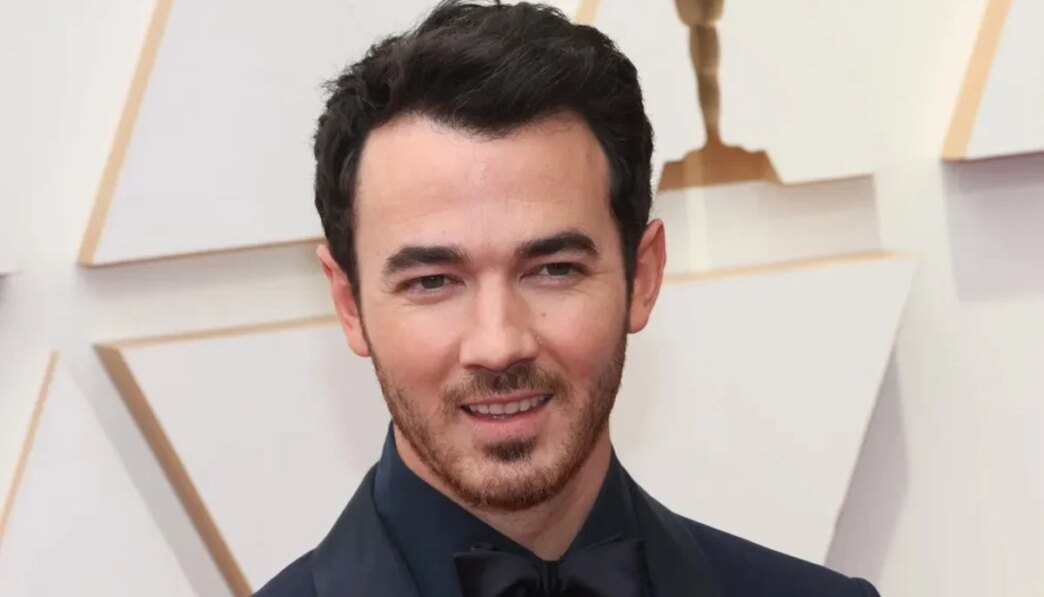 A estrela de 'Camp Rock' Kevin Jonas defende terapia para quebrar o estigma social
 - Printis