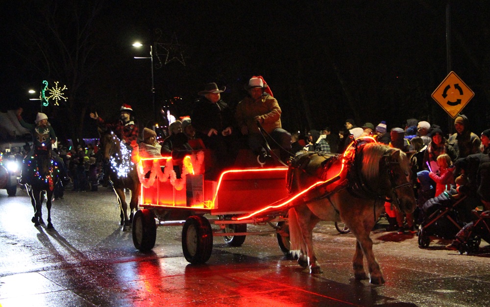 Andie MacDowell, Jared Padalecki e Leighton Meester estrelarão as filmagens de uma comédia romântica de férias em High River - HighRiverOnline.com
 - Printis