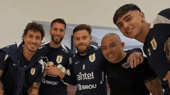 Arévalo Ríos visitou a Seleção Uruguaia no México: “Fico mais nervoso fora do que dentro de campo”
 - Printis