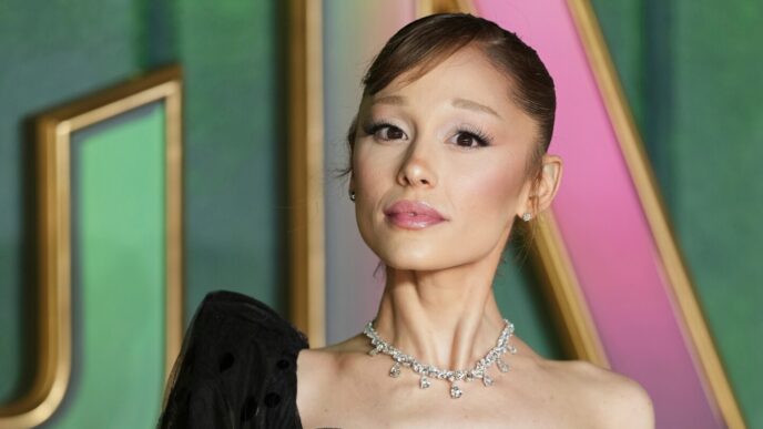 Ariana Grande retorna ao 'SNL' com Cher como convidada musical
 - Printis