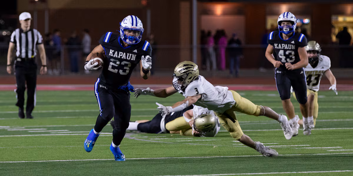 As chaves de futebol KSHSAA são atualizadas à medida que os campos se estreitam nas rodadas regionais
 - Printis