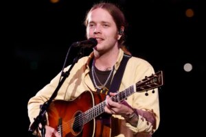 Billy Strings aborda a controvérsia ligada ao concerto do Dia dos Veteranos
 - Printis