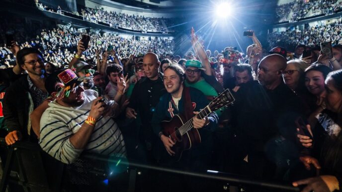 Billy Strings leva guitarra para multidão em Albany
 - Printis
