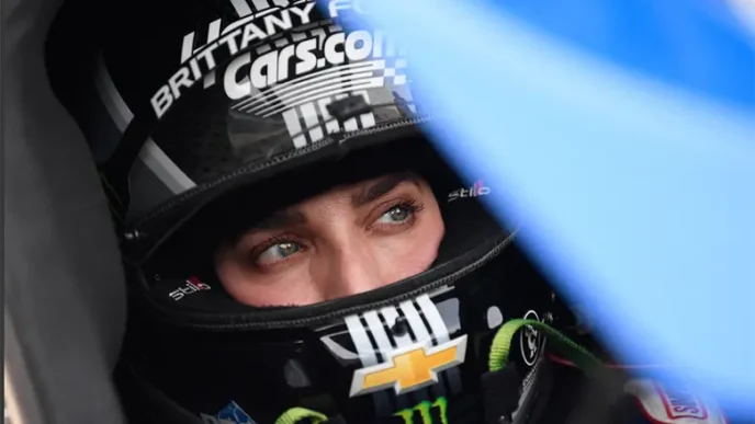 Brittany Force enfrenta sua última corrida (pelo menos por enquanto) em Pomona
 - Printis