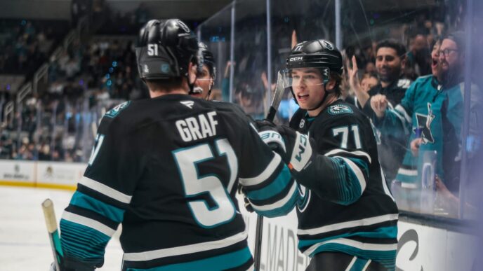 Celebrini ataca novamente | NHL. com
 - Printis