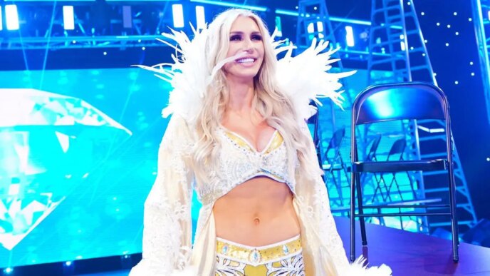 Charlotte Flair forçada a apresentar personagem no ar pela principal estrela do WWE RAW
 - Printis