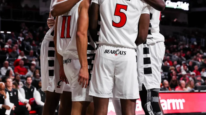 Cincinnati recebe Dayton para o jogo Twyman-Stokes na terça à noite - Atletismo da Universidade de Cincinnati
 - Printis