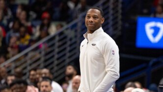 Começar Kevon Looney trará o fim de Willie Green
 - Printis