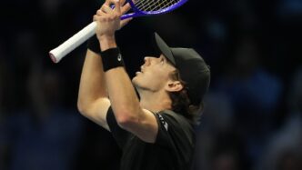 De Minaur derrota Fritz pela primeira vitória no ATP Finals e agora precisa do favor de Alcaraz
 - Printis