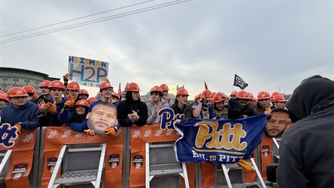 ESPN 'College GameDay' mostra Pitt e fãs de Notre Dame dominando North Shore
 - Printis