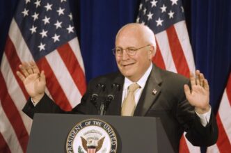EUA homenageiam o conservador Titan Cheney, com Trump fora da lista de convidados
 - Printis