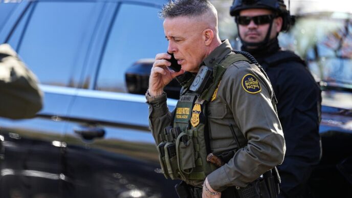 Eles parecem concluir operações de imigração em Charlotte e agora estão indo para Nova Orleans
 - Printis