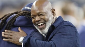 Emmitt Smith rasga Brian Eberflus dos Cowboys antes da semana 11
 - Printis