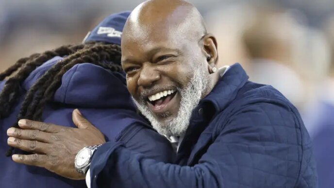 Emmitt Smith rasga Brian Eberflus dos Cowboys antes da semana 11
 - Printis