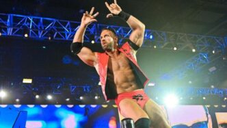 Ex-campeão masculino do IC fazendo o tão esperado retorno da WWE no SmackDown Tonight
 - Printis