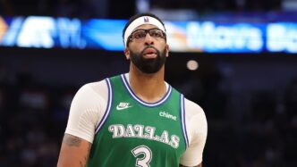 Fontes: Anthony Davis, do Mavericks, não jogará até que o proprietário esteja bem
 - Printis