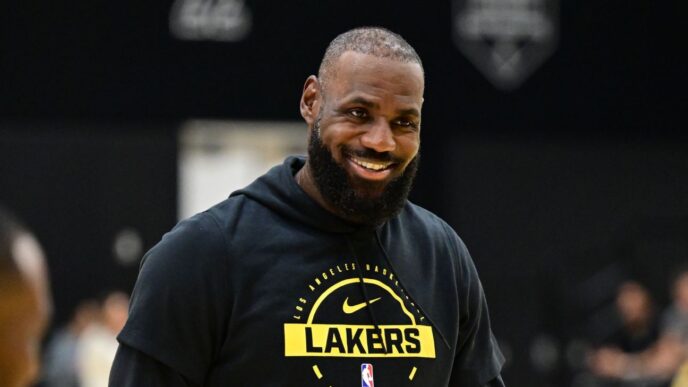 Fontes: LeBron James treina novamente com afiliado da G League
 - Printis