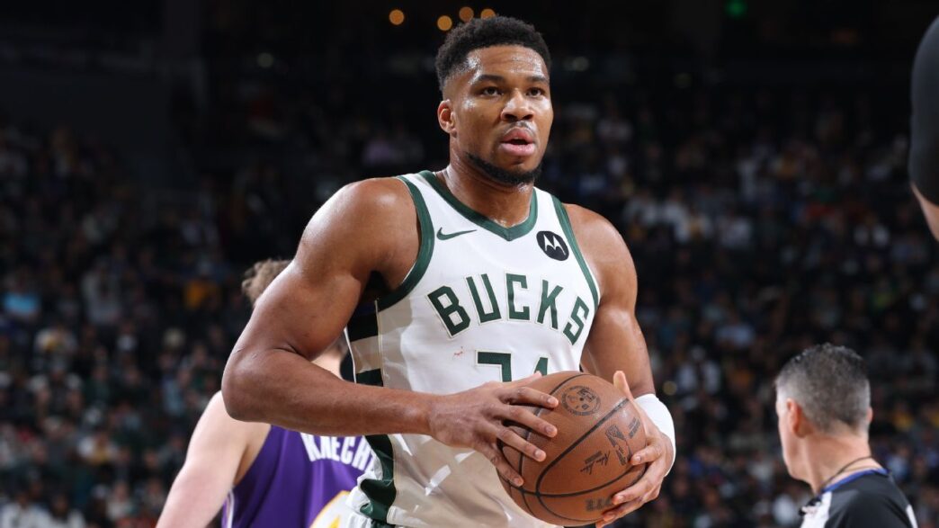 Giannis Antetokounmpo entra em cena para ajudar o Lakers após o drama do jogo
 - Printis