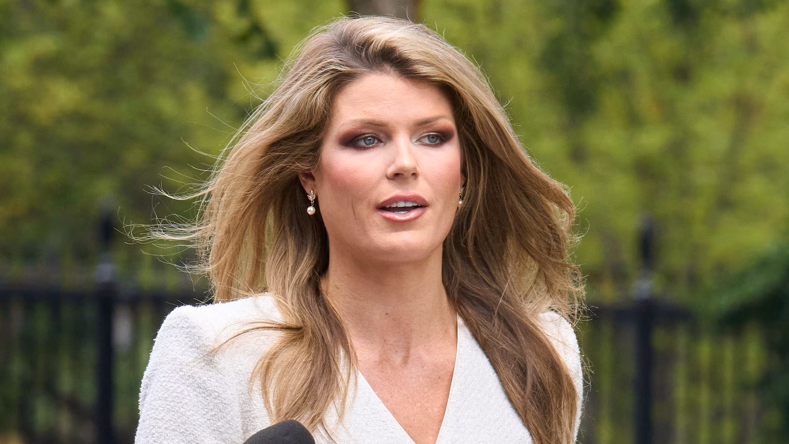 Grupo de vigilância arquiva queixa contra a promotora Lindsey Halligan sobre os casos de Comey e James
 - Printis