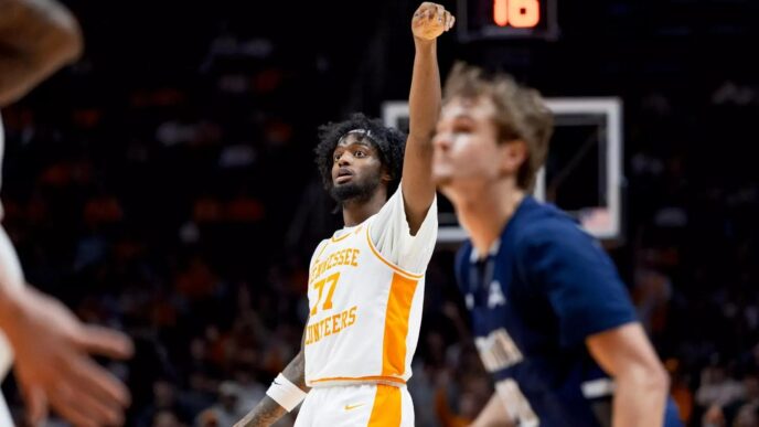 HOOPS CENTRAL: #20/17 Tennessee vs.
 - Printis