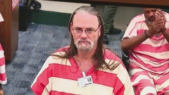 Homem da Flórida é preso depois que uma mulher do Reino Unido supostamente o paga para torturá-la e matá-la: declaração juramentada
 - Printis