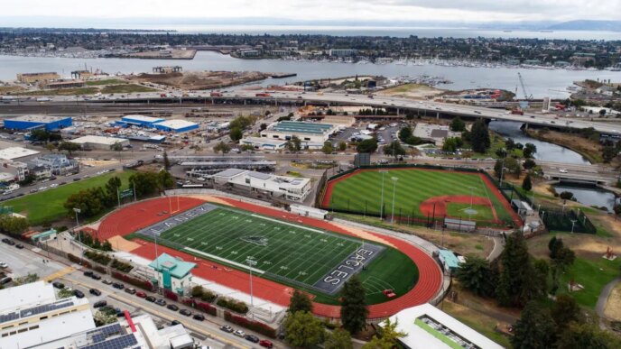 Homem ferido em tiroteio no campus da Laney College
 - Printis