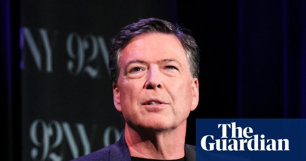 Juiz dos EUA encontra evidências de 'má conduta governamental' em processo federal contra Comey | James Comey
 - Printis