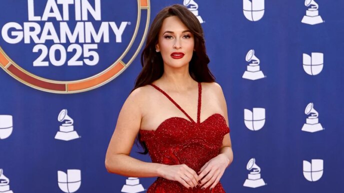 Kacey Musgraves fica em alta com vestido frisado no Grammy Latino 2025 | Kacey Musgraves | Notícias e fofocas sobre celebridades | Entretenimento, fotos e vídeos
 - Printis