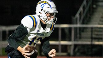 Knox Kiffin leva Oxford à vitória nos playoffs enquanto Lane Kiffin e Theo Von assistem
 - Printis