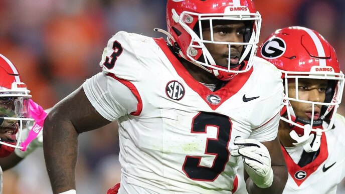 LB, estrela da Geórgia, deixa o jogo contra o Texas
 - Printis