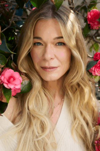 LeAnn Rimes cria sua própria magia festiva com 'Greatest Hits Christmas'
 - Printis