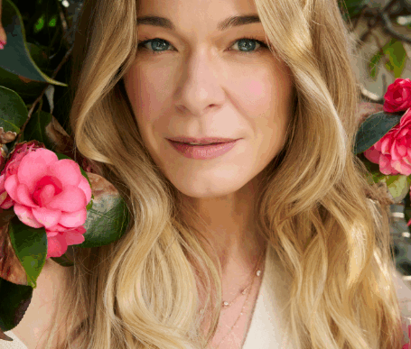 LeAnn Rimes cria sua própria magia festiva com 'Greatest Hits Christmas'
 - Printis