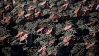 Legisladores democratas pedem às tropas que desobedeçam ordens ilegais
 - Printis