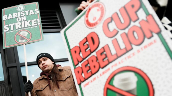 Mais de 1.000 trabalhadores da Starbucks fazem greve em 65 lojas no Red Cup Day
 - Printis