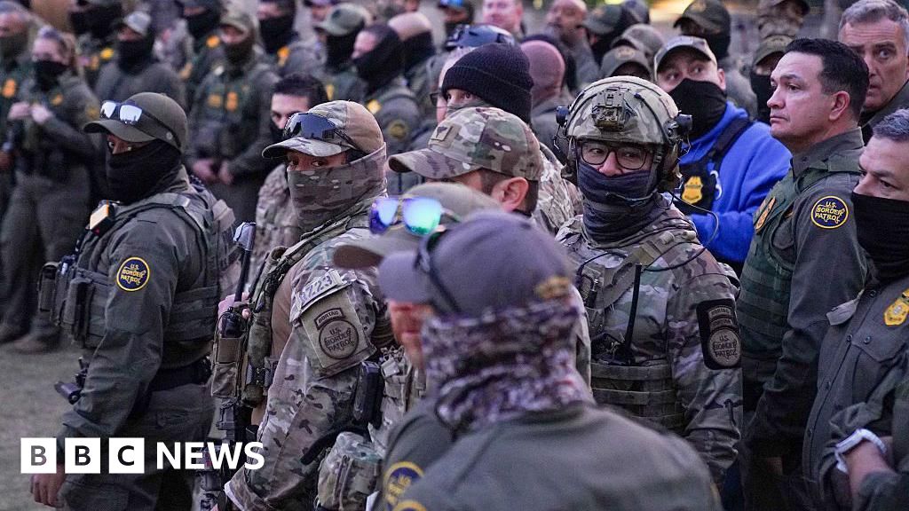 Mais de 250 presos em Charlotte enquanto a repressão à imigração aumenta
 - Printis