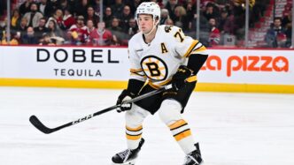 McAvoy passa por uma cirurgia e está fora por tempo indeterminado do Bruins
 - Printis