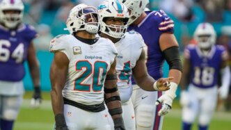 Miami Dolphins LB Jordyn Brooks todos os negócios antes do confronto com o mentor
 - Printis