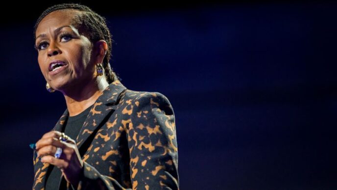 Michelle Obama diz que o país “não está pronto para uma presidente mulher”
 - Printis