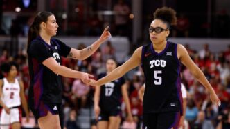 Michigan e TCU entram no top 10 da pesquisa feminina AP Top 25
 - Printis