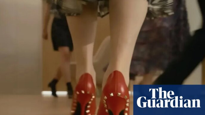 'Movimento diabólico': os sapatos vermelhos de Miranda Priestly ganham moda no Instagram | Sapatos femininos
 - Printis
