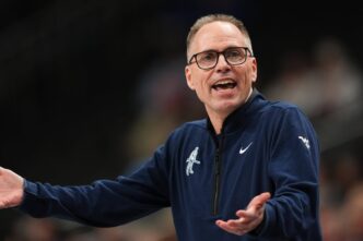 Mulheres com falta de mão de obra na Virgínia Ocidental perturbaram o número 15 do Duke depois que o corpo a corpo desencadeou 7 ejeções
 - Printis