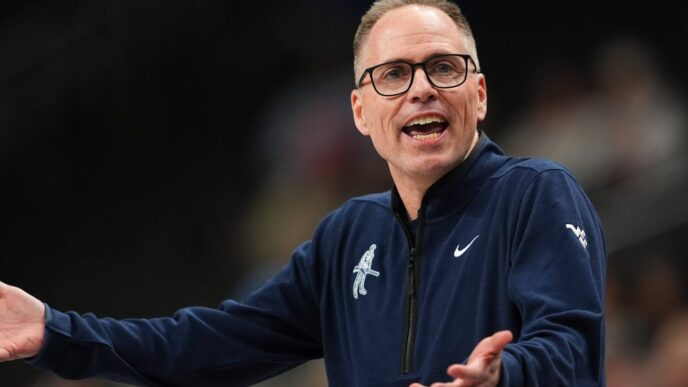 Mulheres com falta de mão de obra na Virgínia Ocidental perturbaram o número 15 do Duke depois que o corpo a corpo desencadeou 7 ejeções
 - Printis