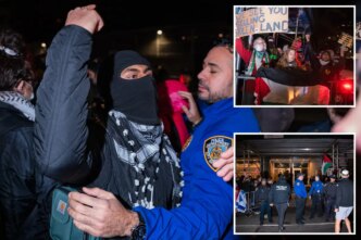 Multidão anti-semita invade a histórica sinagoga de Nova York - instando a 'resistência' a 'tirar outro colono'
 - Printis