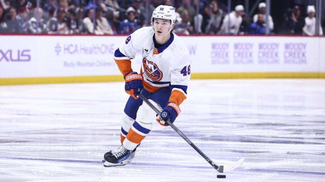 NHL On Tap: Schaefer busca outro recorde de novato quando Islanders visitam Stars
 - Printis