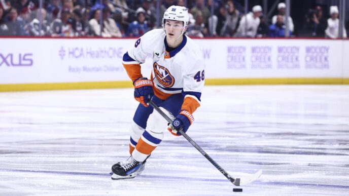 NHL On Tap: Schaefer busca outro recorde de novato quando Islanders visitam Stars
 - Printis