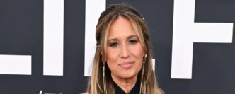 Nascido neste dia em 1976, o premiado compositor cujas músicas foram gravadas por Patty Loveless, Luke Combs, Jelly Roll e Miley Cyrus
 - Printis