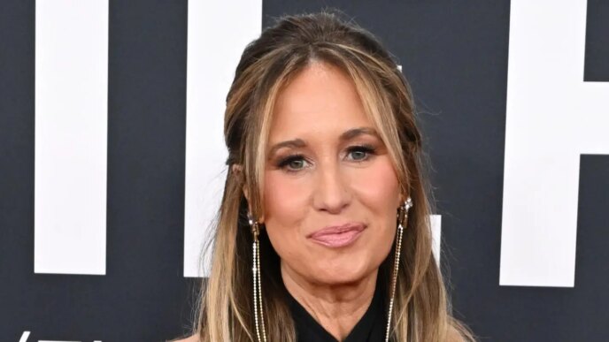 Nascido neste dia em 1976, o premiado compositor cujas músicas foram gravadas por Patty Loveless, Luke Combs, Jelly Roll e Miley Cyrus
 - Printis