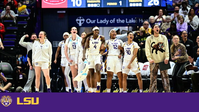 Nº 5 LSU eclipsa 100 pontos novamente, derrota Charlotte, 117-59 – LSU
 - Printis